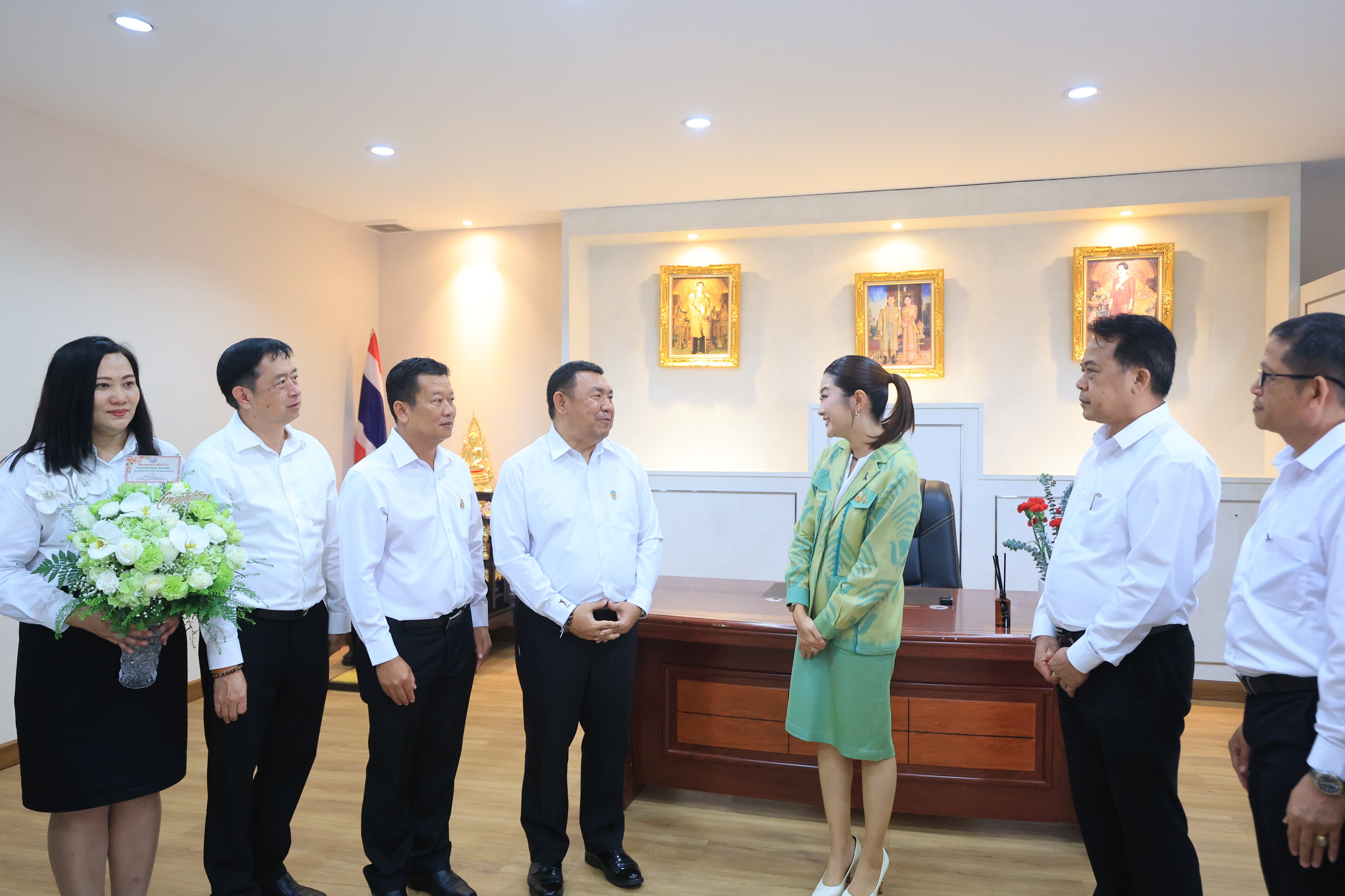 title - คณะผู้บริหาร ส.ป.ก. ร่วมแสดงความยินดีในโอกาสเข้ารับตำแหน่งของรัฐมนตรีว่าการกระทรวงเกษตรและสหกรณ์ และรัฐมนตรีช่วยว่าการกระทรวงเกษตรและสหกรณ์ 